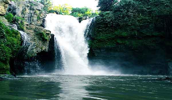 air terjun tegenungan gianyar