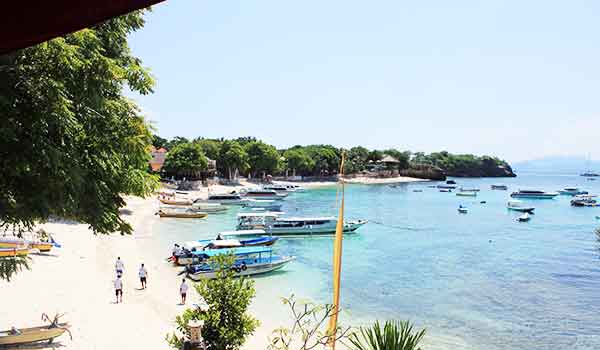 mushroom beach nusa penida