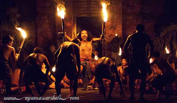 menonton tari kecak ubud
